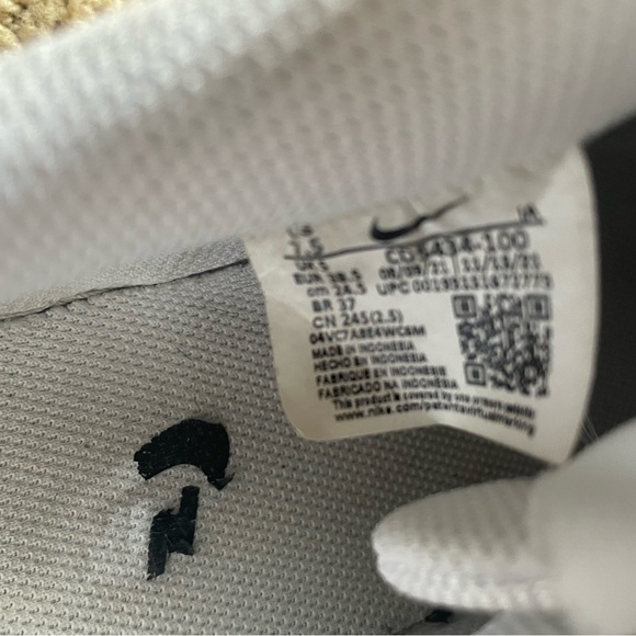 Nike shoes - Picture 3 of 4